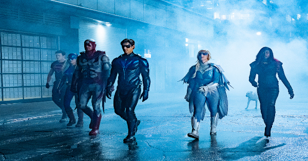 nightwing, titans, tv show, action, adventure, drama, season 2, review, dc universe, warner bros television