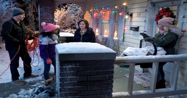 smoking penguins and santa on santa action, the conners, tv show, comedy, season 2, review, abc