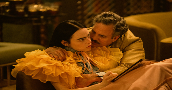 poor things, emma stone, willem dafoe, mark ruffalo, digital, review, searchlight pictures