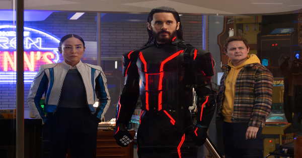 tron ares, sequel, action, science fiction, jared leto, greta lee, jeff bridges, gillian anderson, digital, review, walt disney studios home entertainment