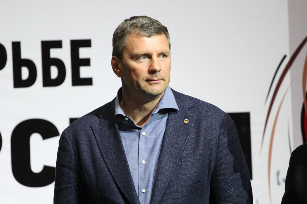 Konstantin Sintsov was chief executive of Transkomplektsnab from 1999 to 2004